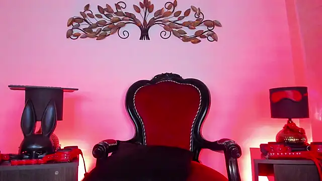 Madamedaphne  online show from May 2026 05:43:02 PM