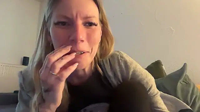 Snapshot of nursenextdoor901 chatting on April 2026 05:44:02 AM nursenextdoor901 online show from April 2026 05:44:02 AM