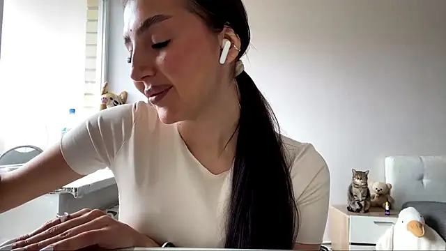 AlvinaMair online show from April 2026 10:17:02 AM