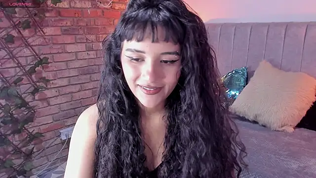Snapshot of Hanna_Clark__ chatting on April 2026 12:35:02 PM Hanna Clark online show from April 2026 12:35:02 PM