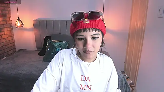 Snapshot of Hanna_Clark__ chatting on May 2026 02:48:01 PM Hanna Clark online show from May 2026 02:48:01 PM