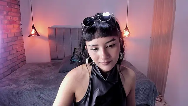 Snapshot of Hanna_Clark__ chatting on April 2026 12:21:02 PM Hanna Clark online show from April 2026 12:21:02 PM