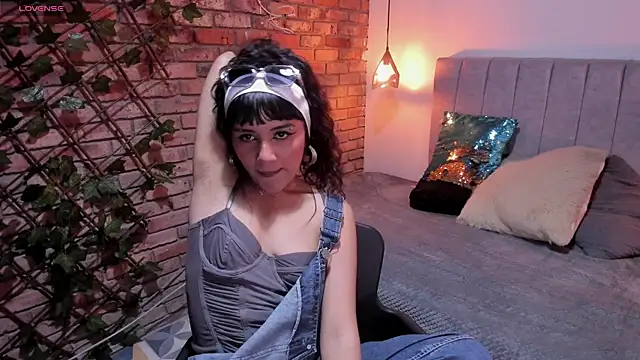 Snapshot of Hanna_Clark__ chatting on May 2026 12:08:01 PM Hanna Clark online show from May 2026 12:08:01 PM