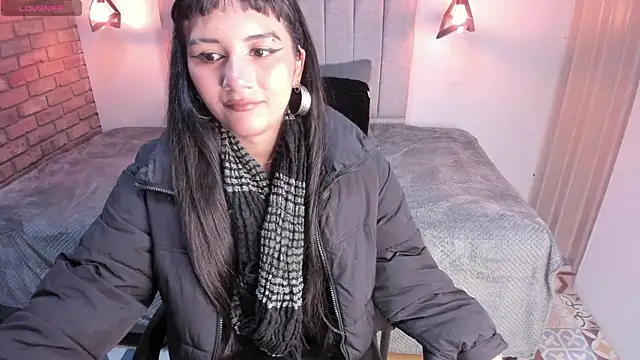 Snapshot of Hanna_Clark__ chatting on May 2026 12:19:01 PM Hanna Clark online show from May 2026 12:19:01 PM