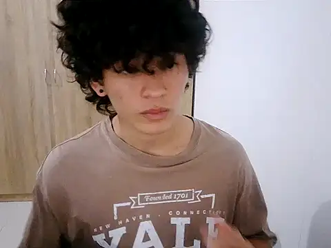 normalboy16 online show from April 2026 10:27:02 PM