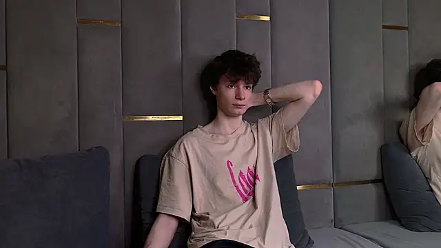 EdwardHogan online show from April 2026 08:59:01 PM