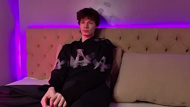 EdwardHogan online show from April 2026 03:05:01 PM