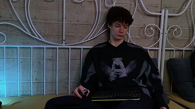 EdwardHogan online show from April 2026 05:19:02 PM