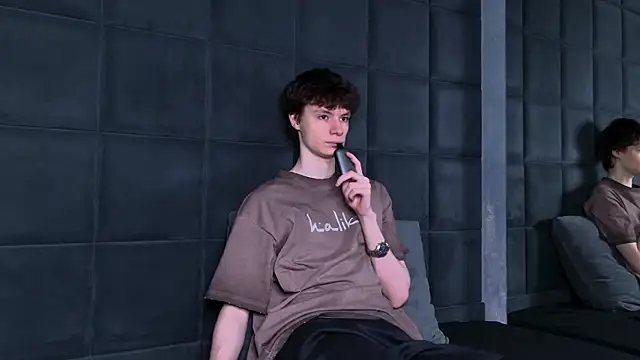 EdwardHogan online show from April 2026 04:31:01 PM