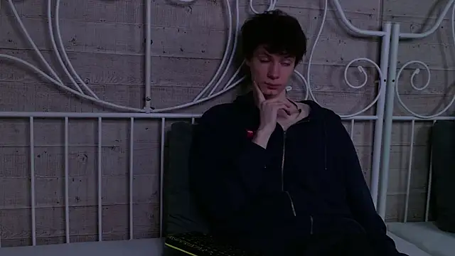 EdwardHogan online show from April 2026 03:51:01 PM