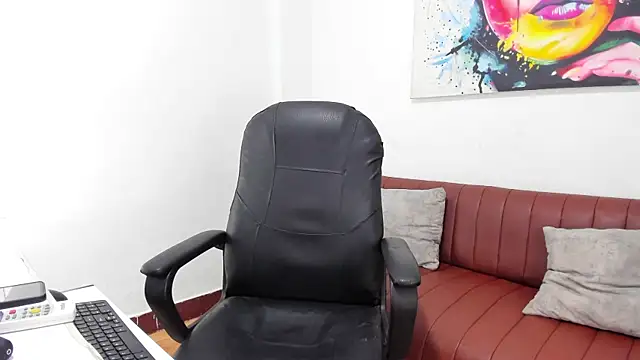 Snapshot of Thebestboyhot chatting on April 2026 05:11:02 AM Thebestboyhot online show from April 2026 05:11:02 AM