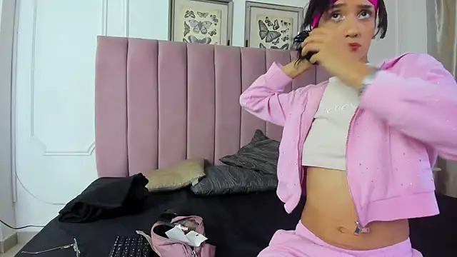 Snapshot of Alexa_fox669 chatting on June 2026 01:27:01 PM Alexa fox669 online show from June 2026 01:27:01 PM