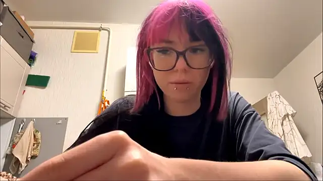 Snapshot of WifeAileen chatting on May 2026 06:17:01 PM WifeAileen online show from May 2026 06:17:01 PM