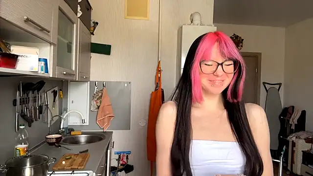 Snapshot of WifeAileen chatting on April 2026 06:36:01 AM WifeAileen online show from April 2026 06:36:01 AM