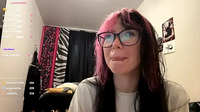 Snapshot of WifeAileen chatting on May 2026 07:12:01 AM WifeAileen online show from May 2026 07:12:01 AM