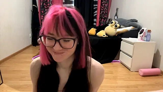 Snapshot of WifeAileen chatting on April 2026 06:04:02 AM WifeAileen online show from April 2026 06:04:02 AM