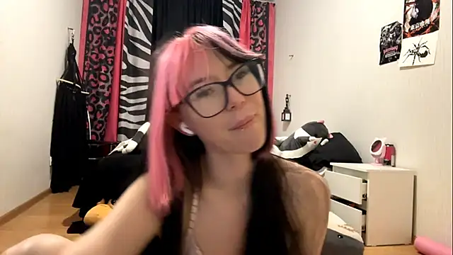 Snapshot of WifeAileen chatting on May 2026 02:45:01 PM WifeAileen online show from May 2026 02:45:01 PM