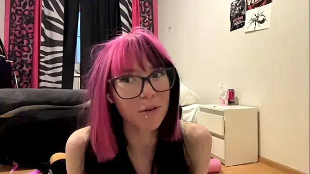 Snapshot of WifeAileen chatting on May 2026 06:28:02 PM WifeAileen online show from May 2026 06:28:02 PM