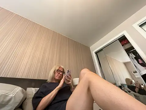 Laylaskyexx online show from May 2026 11:30:02 AM