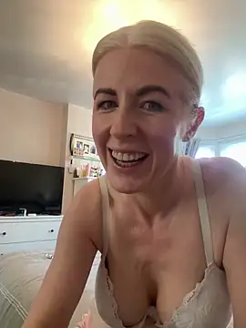 Laylaskyexx online show from May 2026 06:56:02 AM