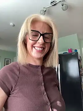 Laylaskyexx online show from April 2026 09:46:02 AM