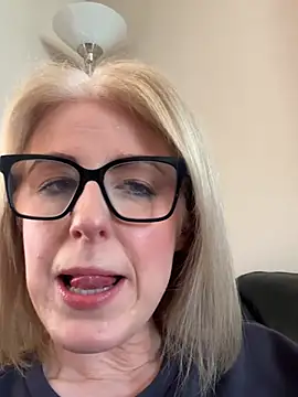 Laylaskyexx online show from April 2026 10:17:01 AM