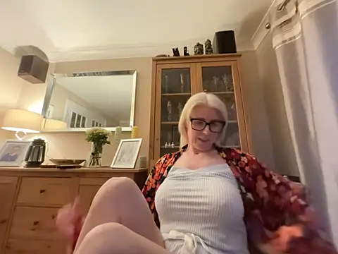 Snapshot of Laylaskyexx chatting on June 2026 09:01:02 PM Laylaskyexx online show from June 2026 09:01:02 PM