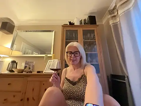 Snapshot of Laylaskyexx chatting on June 2026 09:01:01 PM Laylaskyexx online show from June 2026 09:01:01 PM
