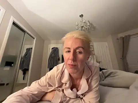 Laylaskyexx online show from May 2026 09:35:02 PM