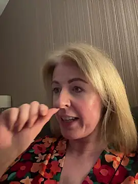 Laylaskyexx online show from April 2026 08:59:01 PM