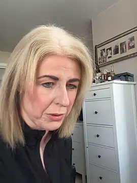 Laylaskyexx online show from April 2026 10:31:01 AM