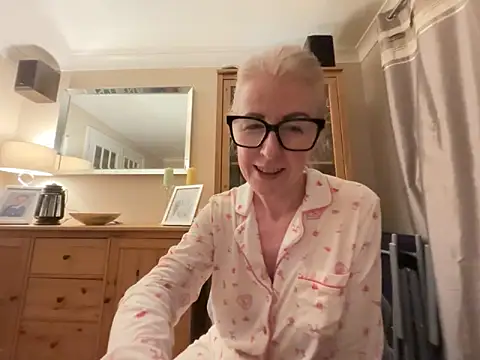 Laylaskyexx online show from May 2026 09:44:02 PM