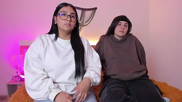 Elisa n Emma online show from April 2026 08:17:01 PM