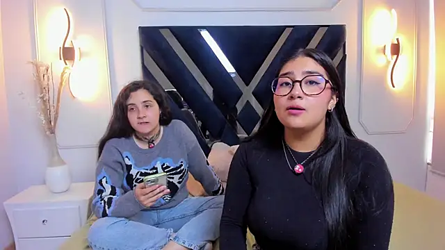 Elisa n Emma online show from April 2026 07:26:02 PM