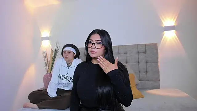 Elisa n Emma online show from April 2026 07:42:01 PM