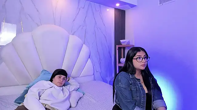 Elisa n Emma online show from April 2026 08:12:02 PM