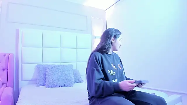 Elisa n Emma online show from April 2026 01:38:02 PM