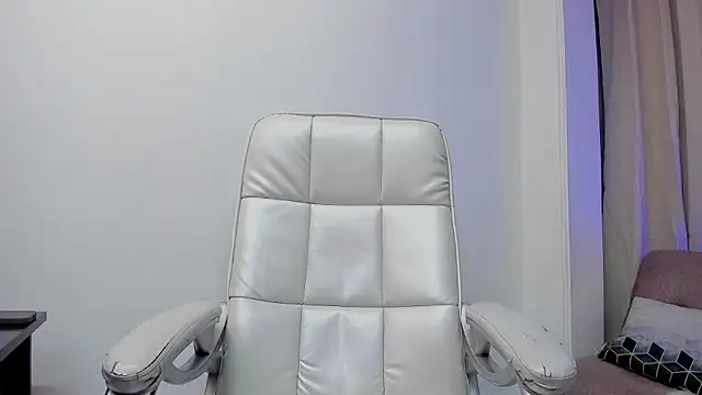 Snapshot of Charlie_Foxie chatting on April 2026 02:41:01 AM Charlie Foxie online show from April 2026 02:41:01 AM