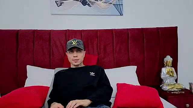 Snapshot of Charlie_Foxie chatting on April 2026 03:32:02 AM Charlie Foxie online show from April 2026 03:32:02 AM