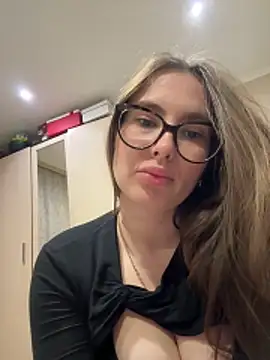 Lindasix online show from April 2026 05:16:02 PM