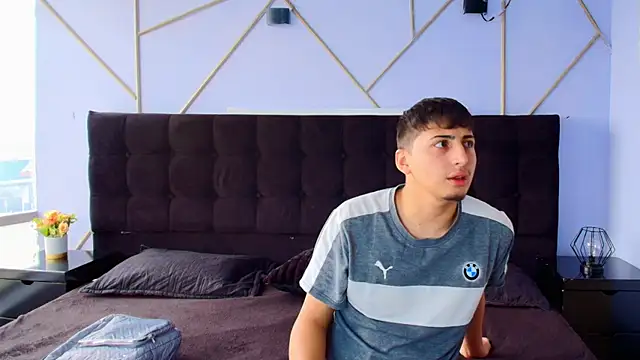 Sweett Sinn  online show from April 2026 04:22:01 PM