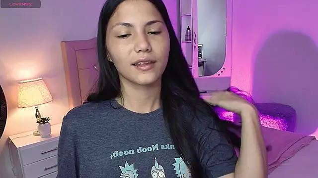 littleflame18 online show from April 2026 02:07:02 PM