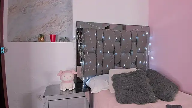 Kendall Rous  online show from April 2026 01:48:01 PM