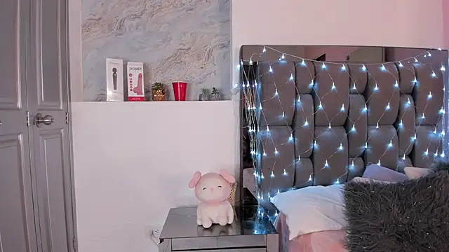 Kendall Rous  online show from April 2026 01:38:02 PM