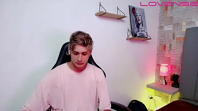 flaquito    online show from April 2026 08:32:02 PM