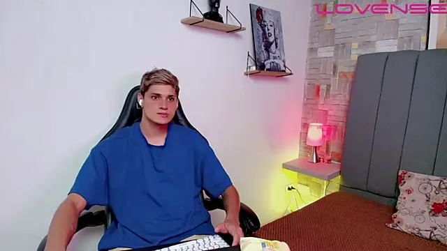 flaquito    online show from April 2026 08:37:01 PM