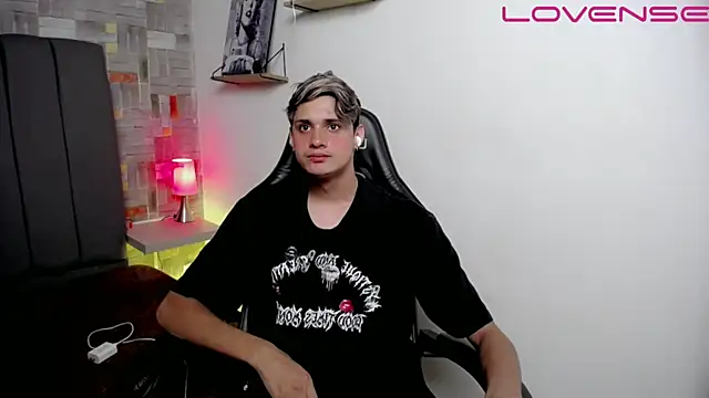 flaquito    online show from April 2026 08:42:02 PM