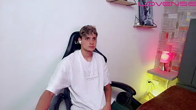 flaquito    online show from April 2026 09:10:02 PM