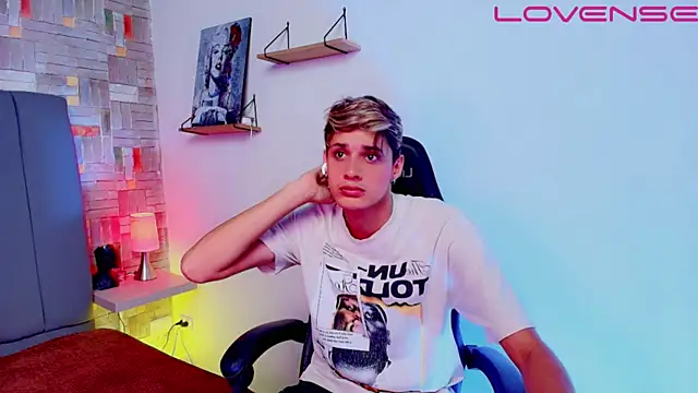 flaquito    online show from April 2026 08:27:01 PM