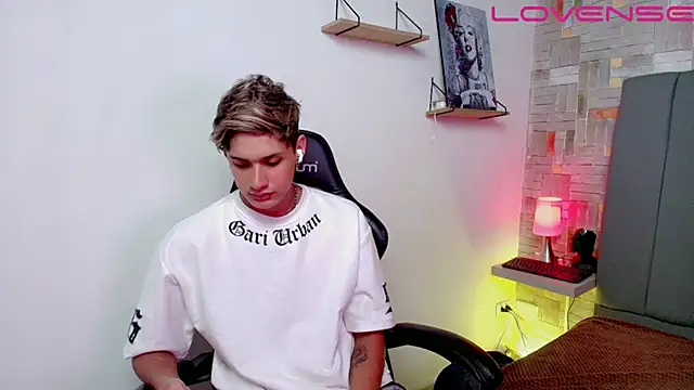 flaquito    online show from April 2026 08:43:01 PM